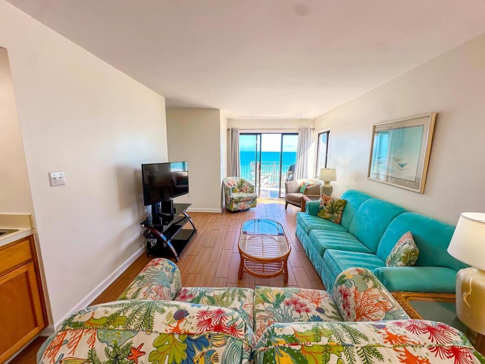 Communal lounge/ TV room, TV and multimedia, Living room