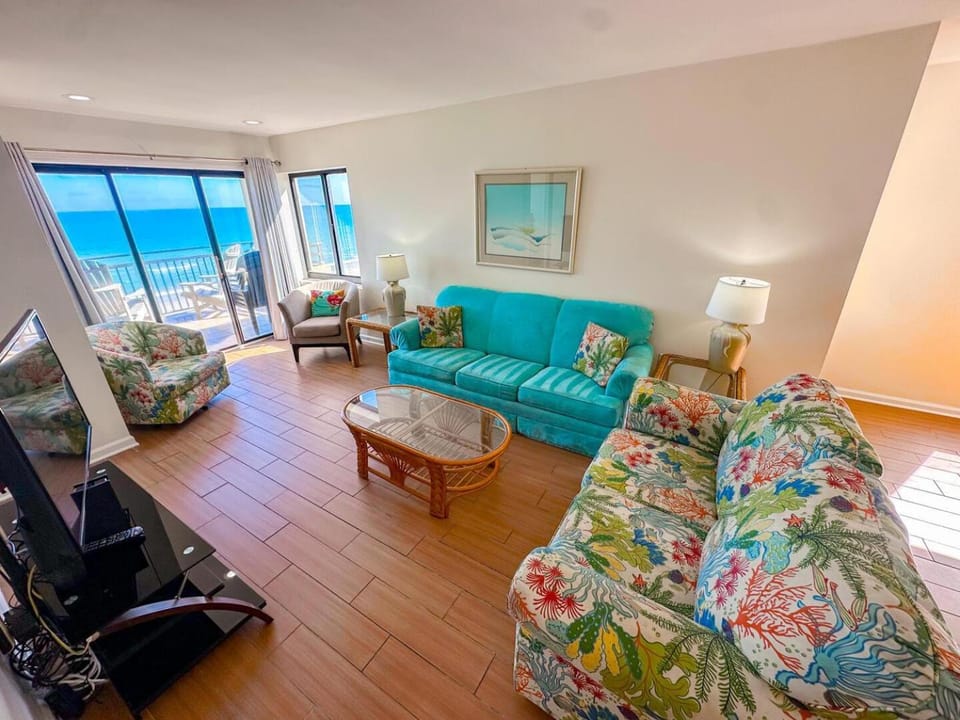 TV and multimedia, Living room, Seating area, Sea view