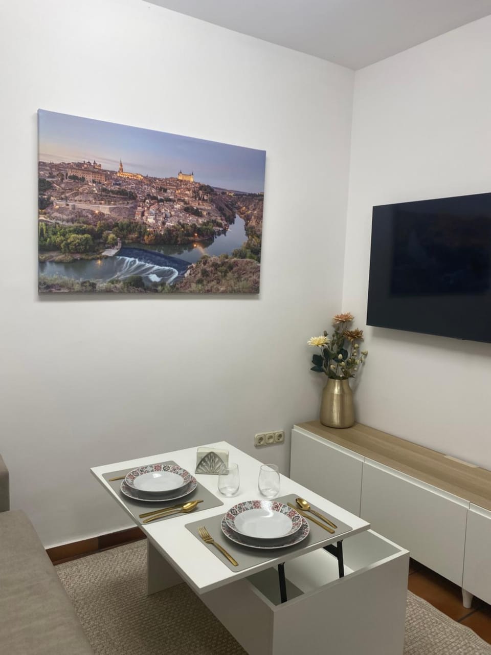 TV and multimedia, Dining area