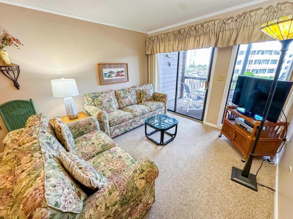 Communal lounge/ TV room, TV and multimedia, Living room, Seating area