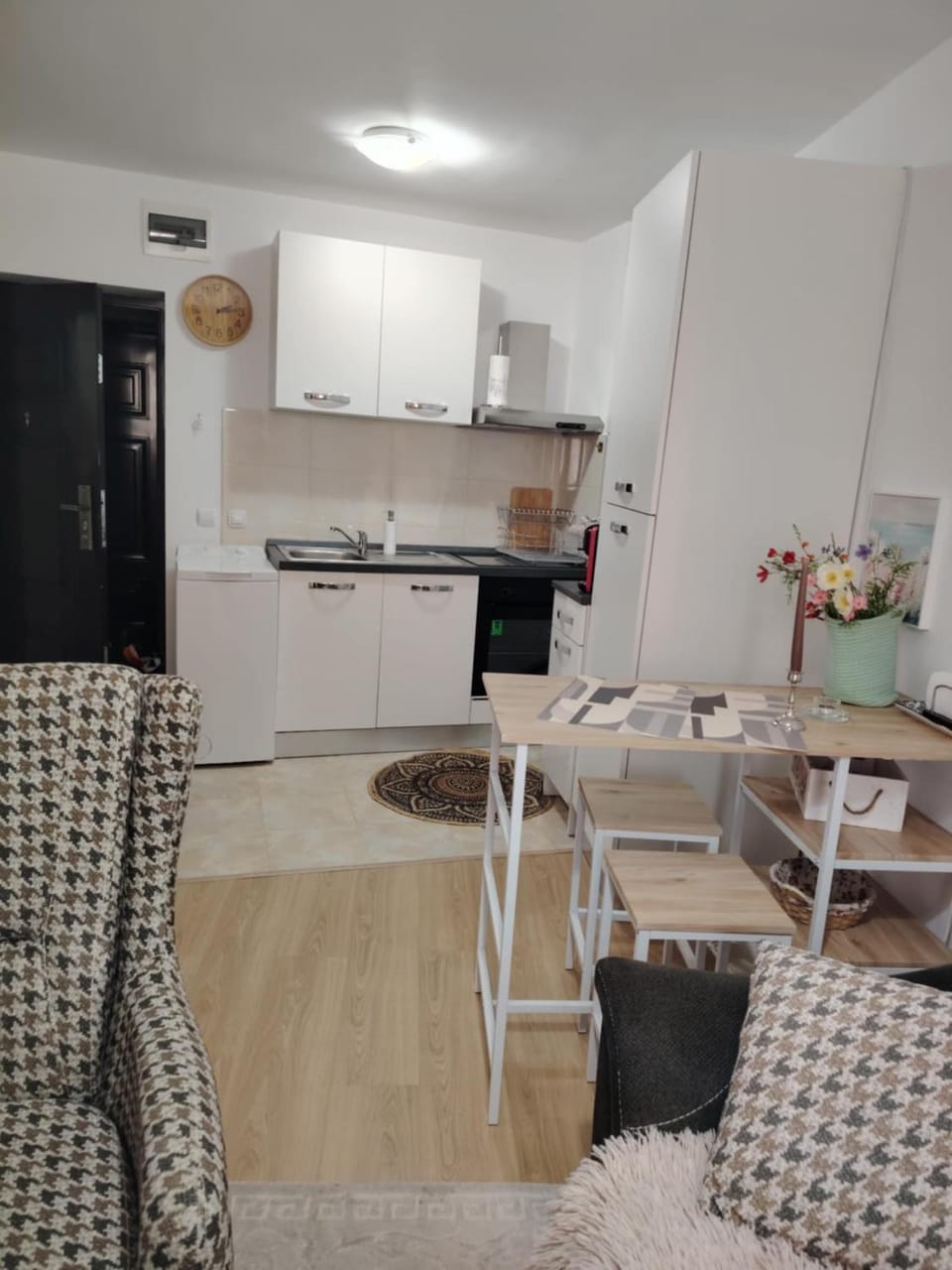 Kitchen or kitchenette, Living room, Dining area, oven, stove