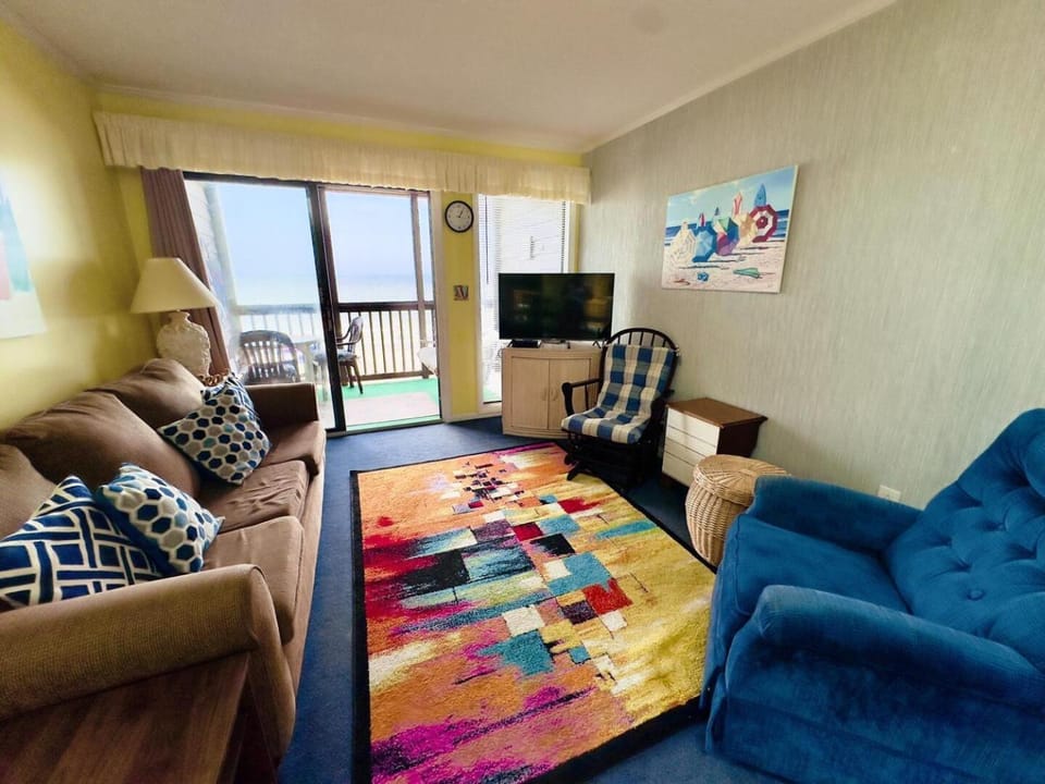 Communal lounge/ TV room, TV and multimedia, Living room, Seating area