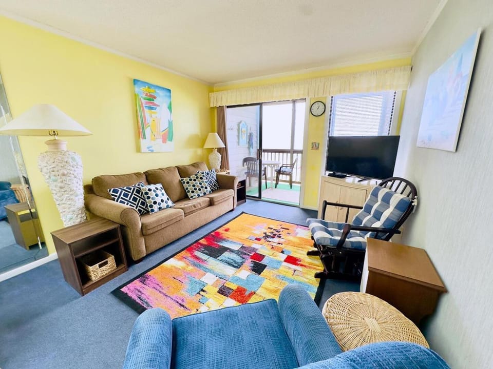 Communal lounge/ TV room, TV and multimedia, Living room, Photo of the whole room, Seating area
