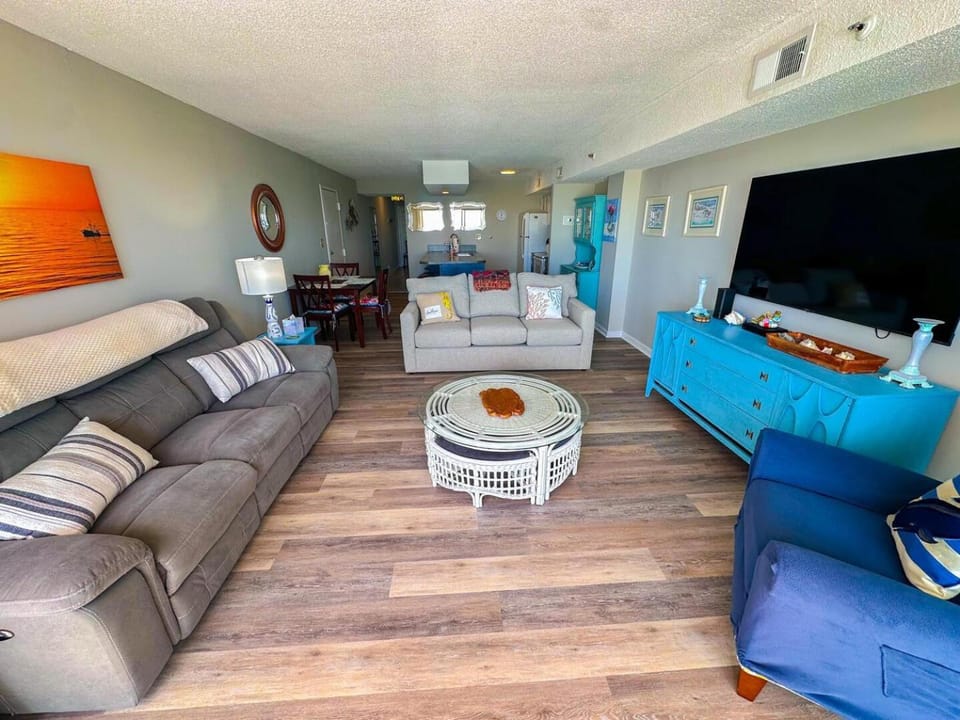 Communal lounge/ TV room, TV and multimedia, Living room, Seating area
