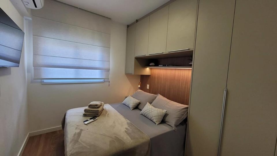 Bed, TV and multimedia, Photo of the whole room, Bedroom, towels, wardrobe, air conditioner