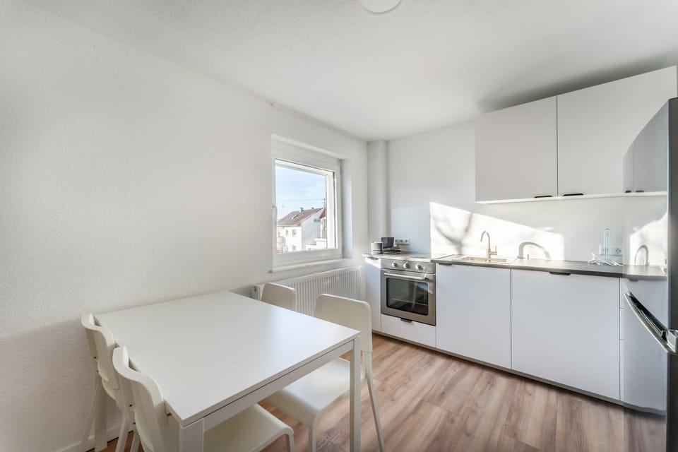 Kitchen or kitchenette, Dining area, oven