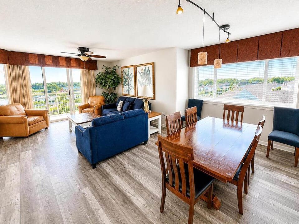 View (from property/room), Living room, Seating area, Dining area