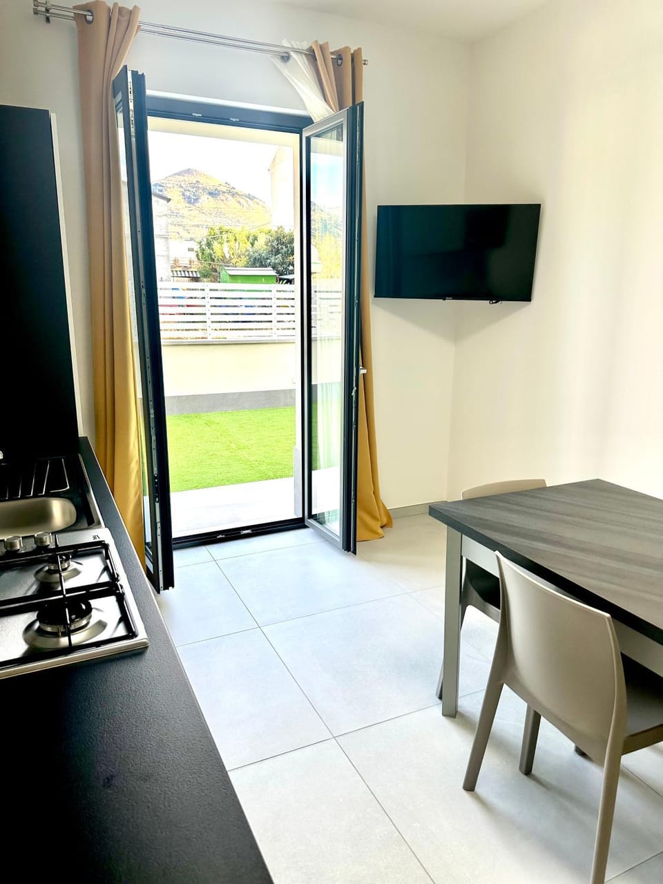 TV and multimedia, Kitchen or kitchenette, Dining area
