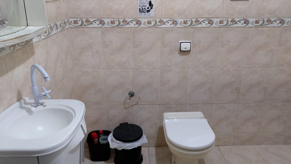 Shower, Bathroom, Internal: Not applicable to any particular room