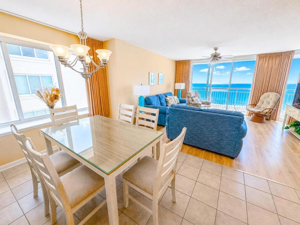 Crescent Shores S 506 Apartment in Crescent Beach