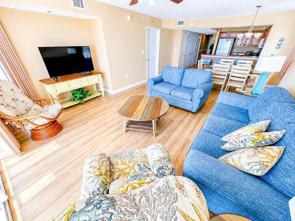 Crescent Shores S 506 Apartment in Crescent Beach