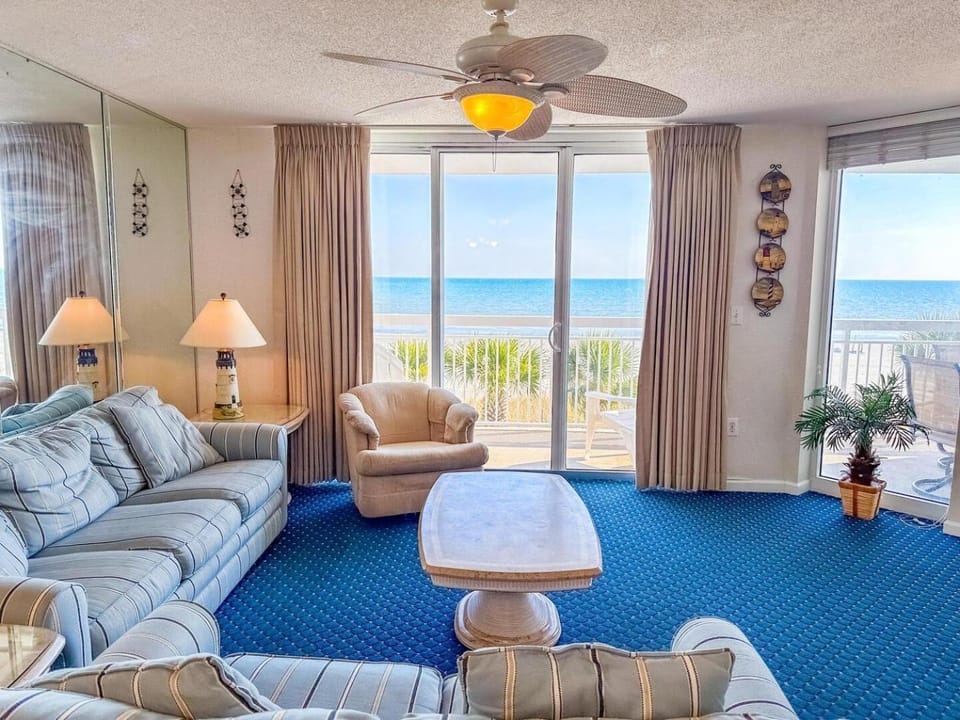 View (from property/room), Living room, Seating area