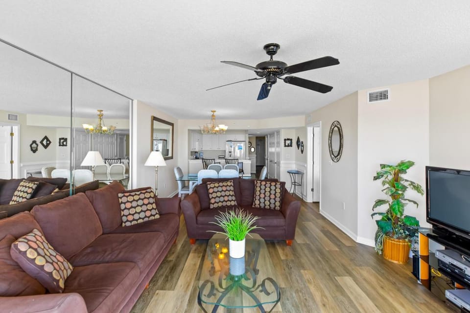 Communal lounge/ TV room, TV and multimedia, Living room, Seating area