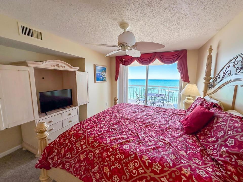 Bed, TV and multimedia, Bedroom