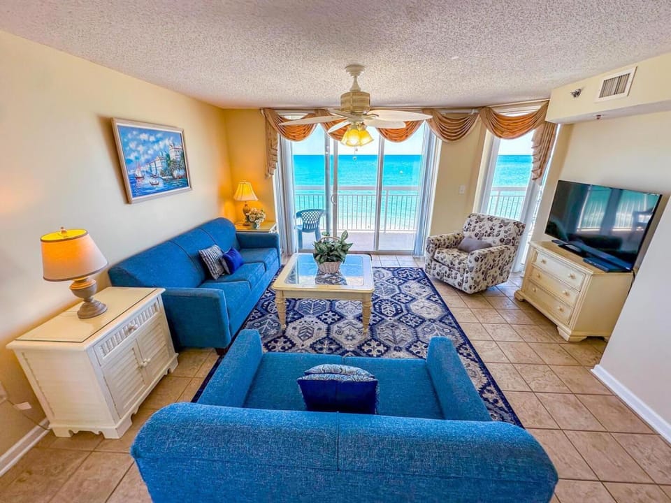 Communal lounge/ TV room, TV and multimedia, Living room, Seating area