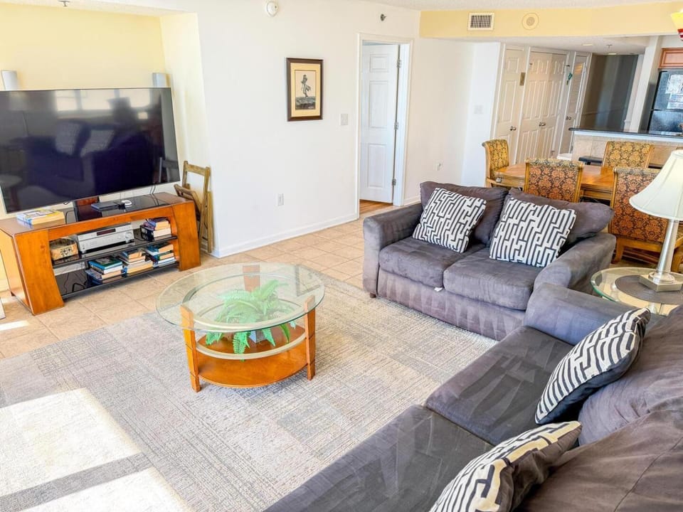 Communal lounge/ TV room, TV and multimedia, Living room, Seating area