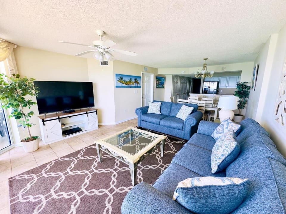 Communal lounge/ TV room, TV and multimedia, Seating area