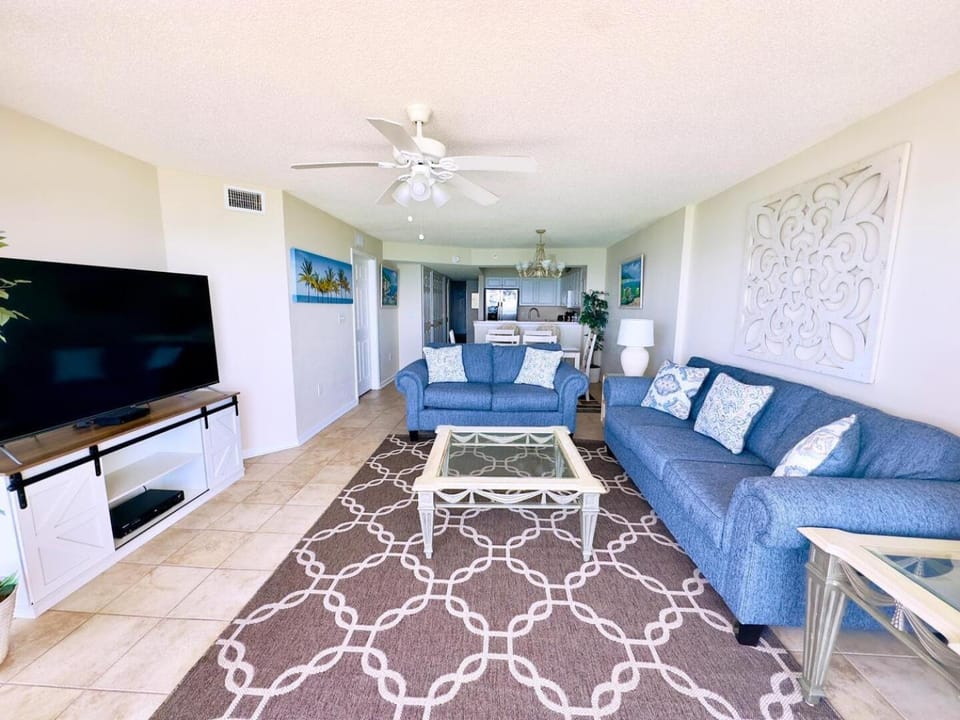 Communal lounge/ TV room, TV and multimedia, Living room, Seating area