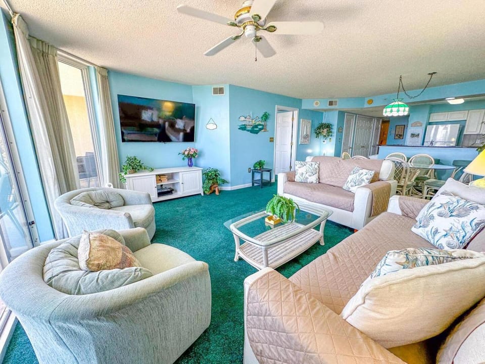 Communal lounge/ TV room, TV and multimedia, Living room, Seating area