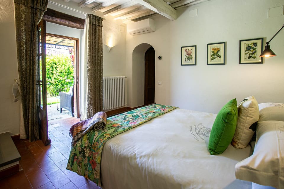 Bed, Garden, Photo of the whole room, Bedroom, air conditioner