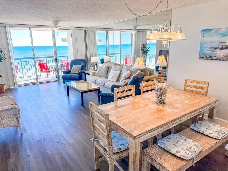 Natural landscape, Living room, Seating area, Dining area, Sea view
