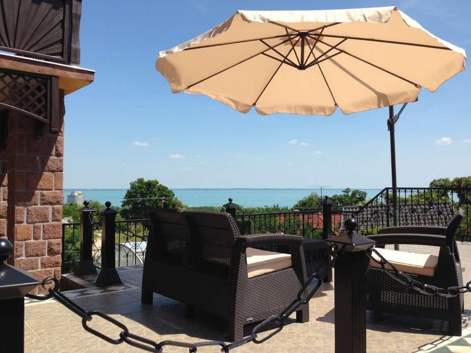 Balatoni Panoráma Villa Hotel in Hungary