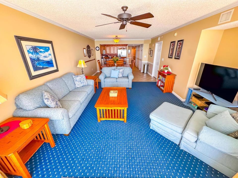 Communal lounge/ TV room, TV and multimedia, Living room, Photo of the whole room, Seating area