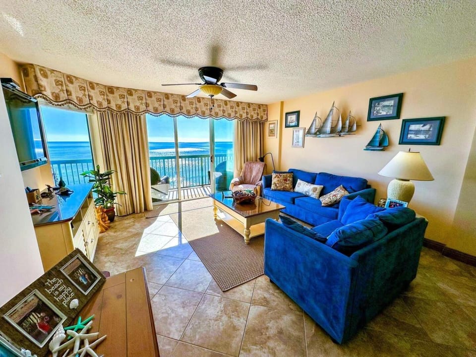 Living room, Photo of the whole room, Seating area, Sea view