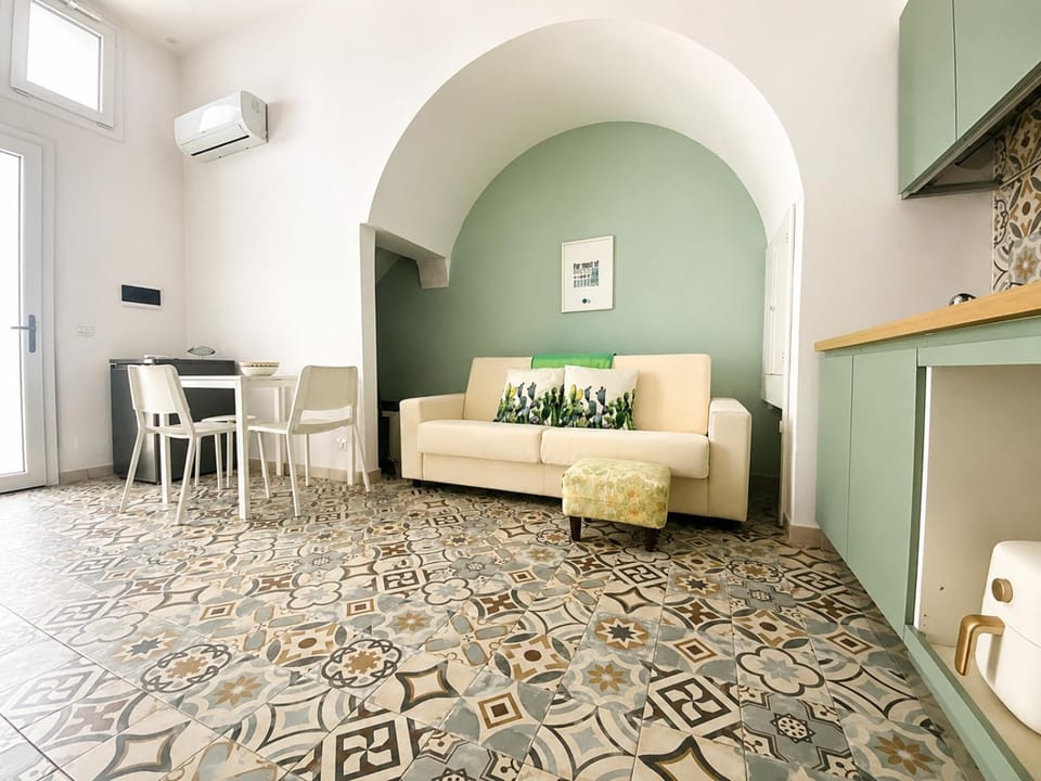 Bed, Kitchen or kitchenette