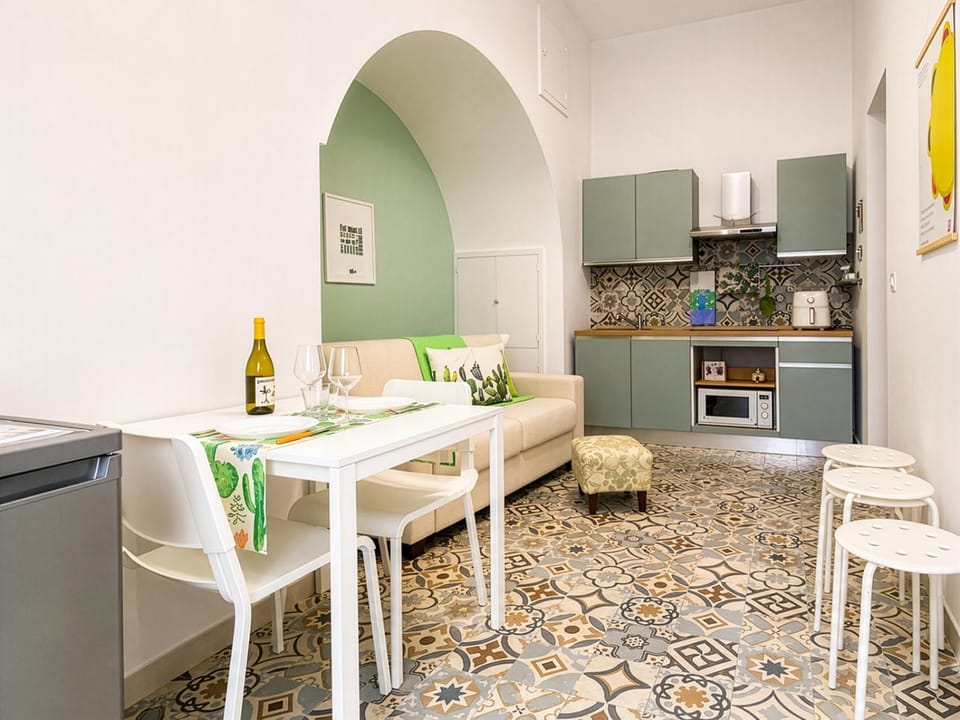 Bed, Kitchen or kitchenette