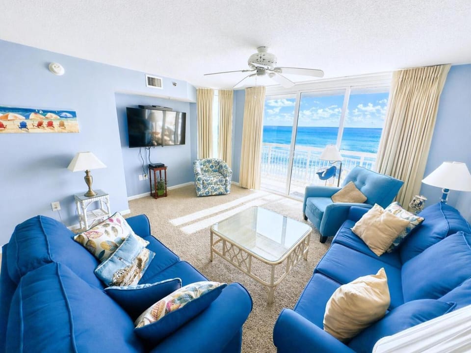 Communal lounge/ TV room, Bed, TV and multimedia, Living room, Photo of the whole room