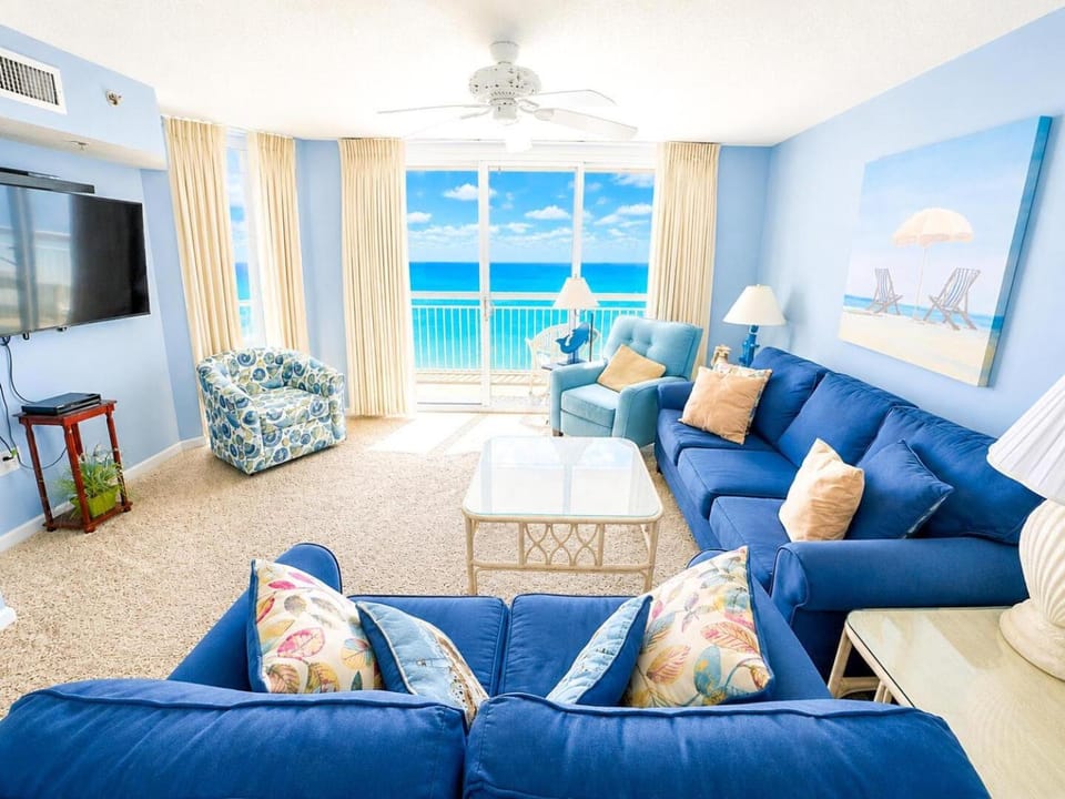 Communal lounge/ TV room, TV and multimedia, Living room, Seating area