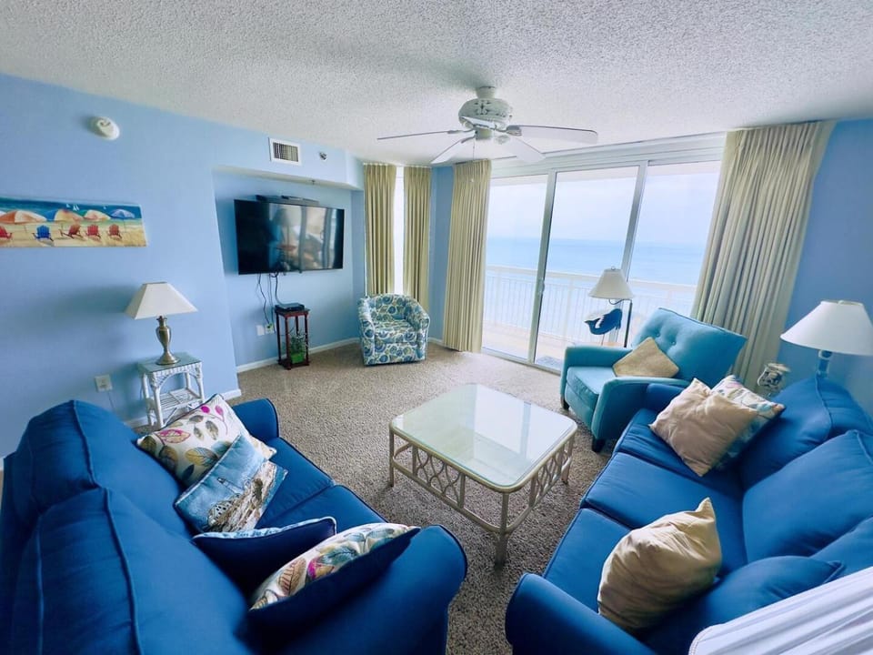 Communal lounge/ TV room, TV and multimedia, Living room, Seating area