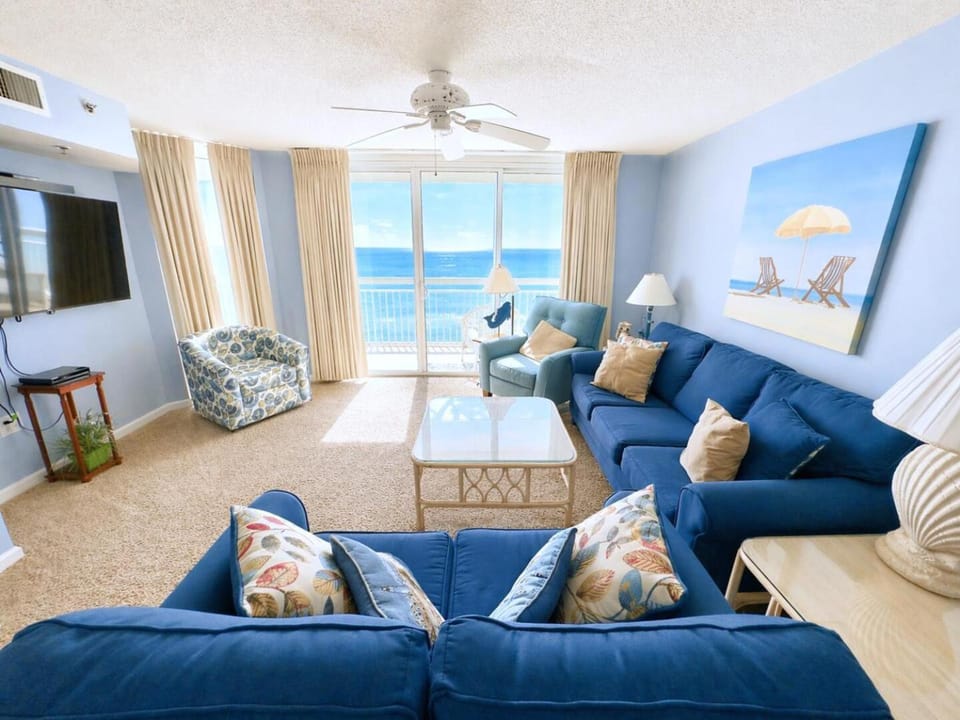 Communal lounge/ TV room, TV and multimedia, Living room, Seating area