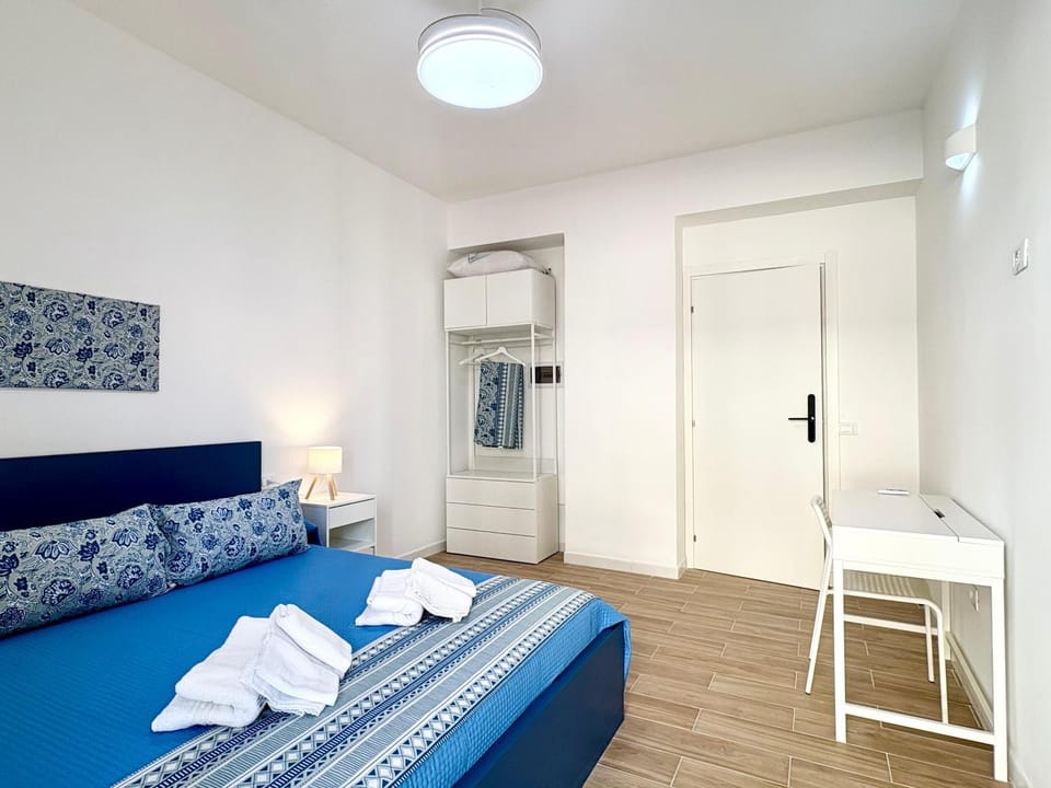 Bed, Photo of the whole room, Bedroom, towels, wardrobe