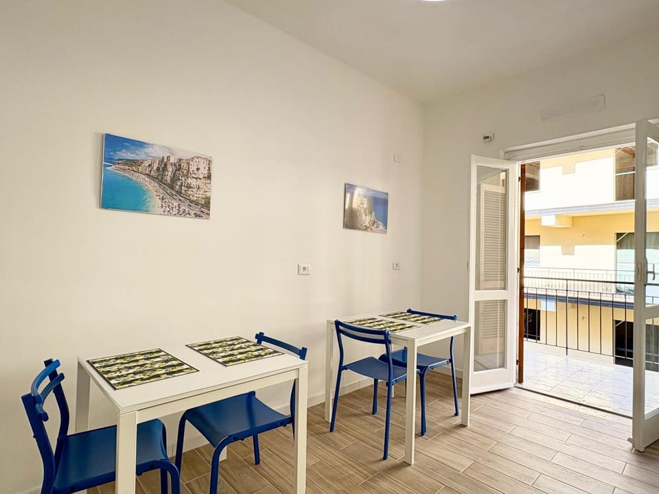Balcony/Terrace, Kitchen or kitchenette, Seating area, Dining area
