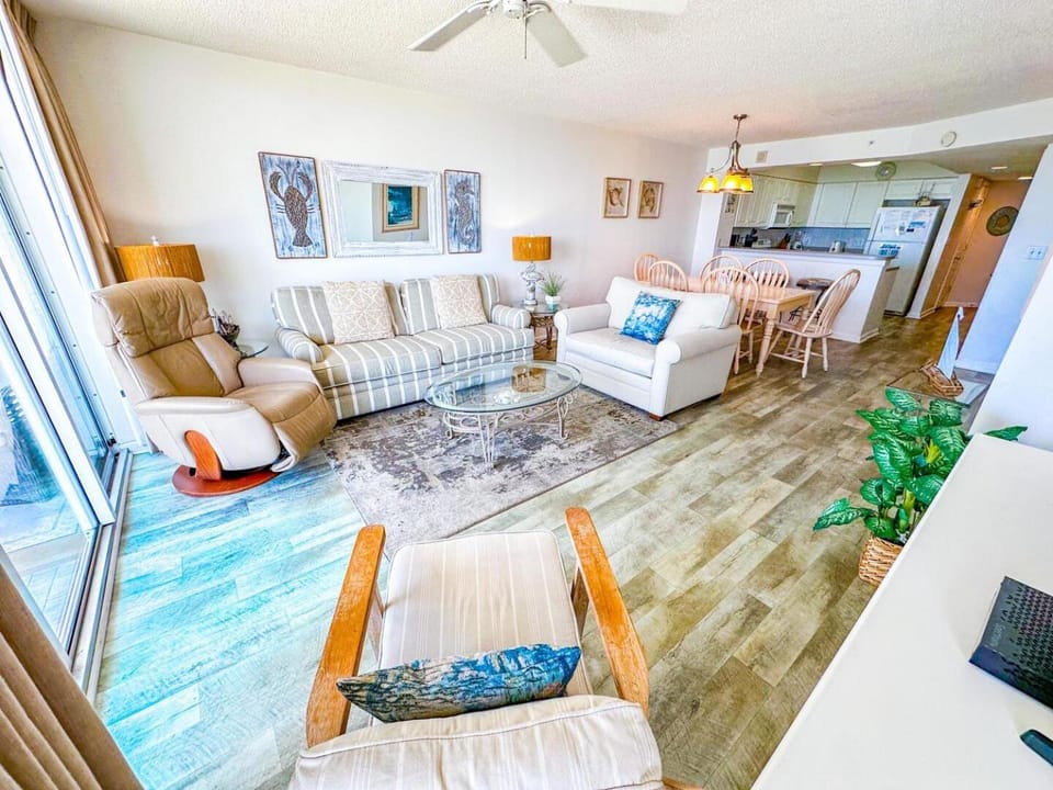 TV and multimedia, Living room, Photo of the whole room, Dining area