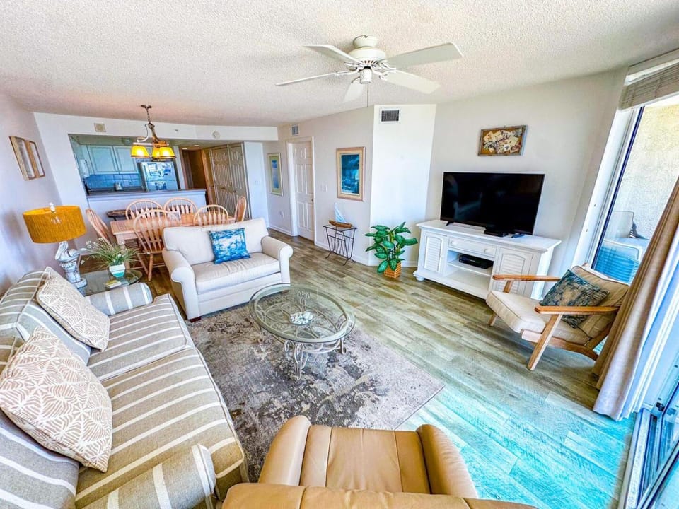 Communal lounge/ TV room, TV and multimedia, Living room