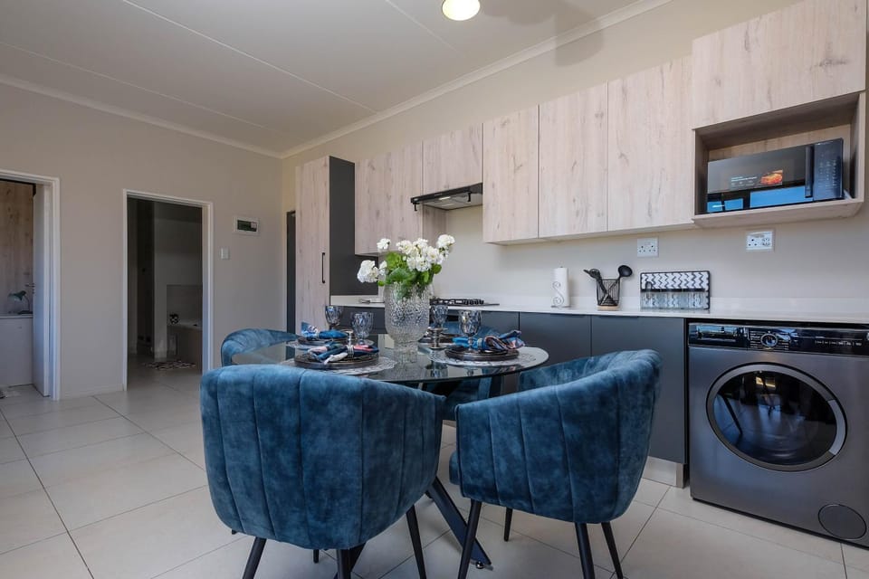 Living room, Seating area, dishwasher