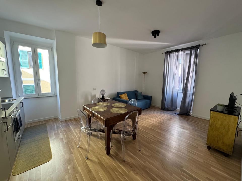 Kitchen or kitchenette, Living room, Dining area