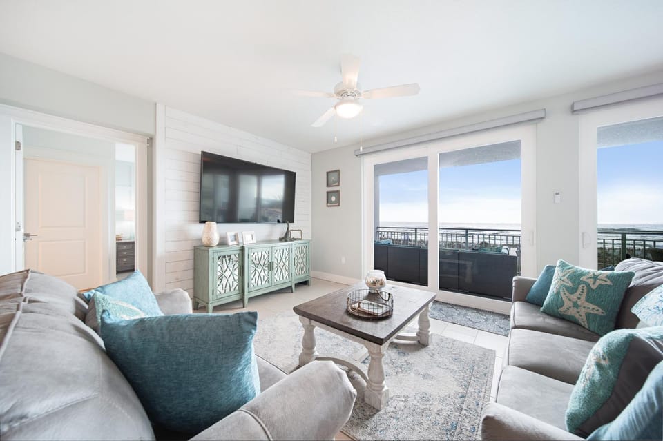 Blu 207 - Oceanfront - Luxurious Resort - Free Beach Svc Included Apartment in Okaloosa Island