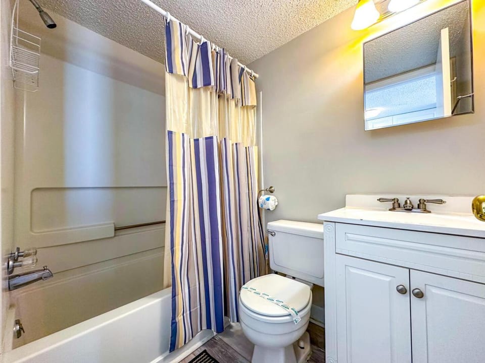 Shower, Toilet, Bathroom, Bath