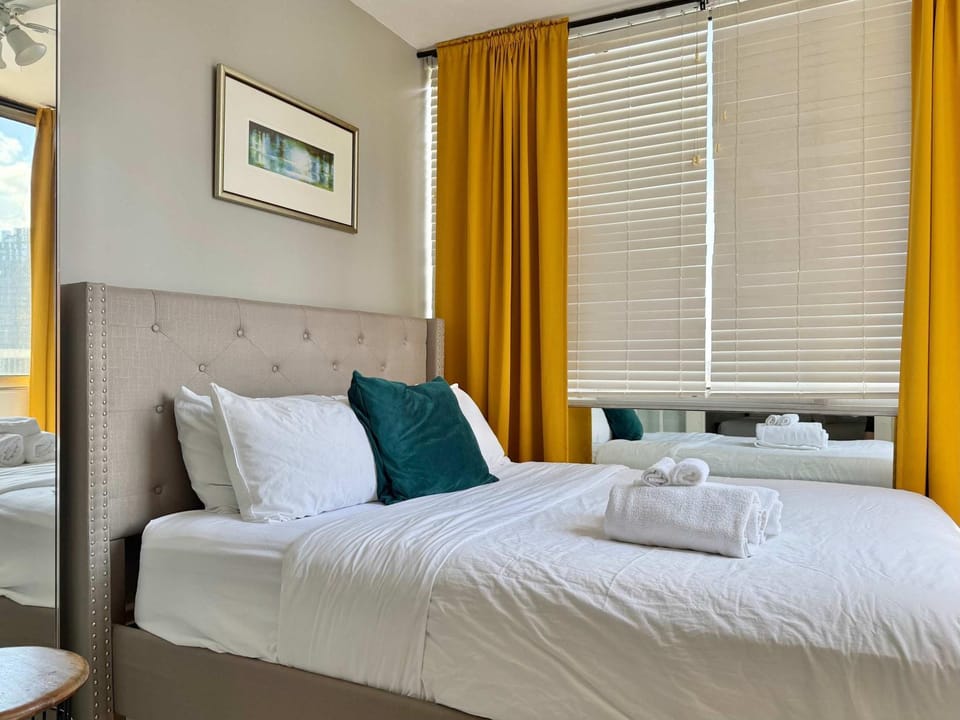 Bed, Bedroom, towels