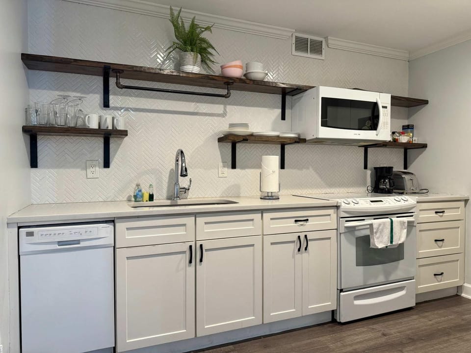 Kitchen or kitchenette, dishwasher, oven, stove