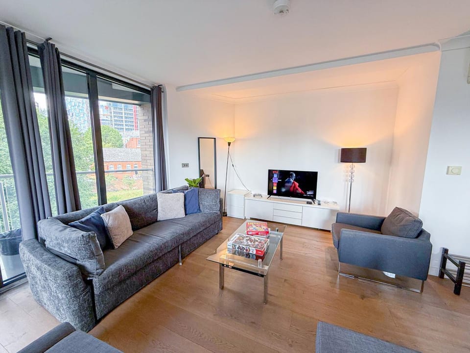 TV and multimedia, View (from property/room), Balcony/Terrace, Living room, Decorative detail, Seating area, internet, air conditioner