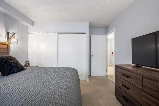 Cozy & Spacious 2BR in Downtown very close to Stampede and 17th Ave with Parking and AC Apartment in Calgary