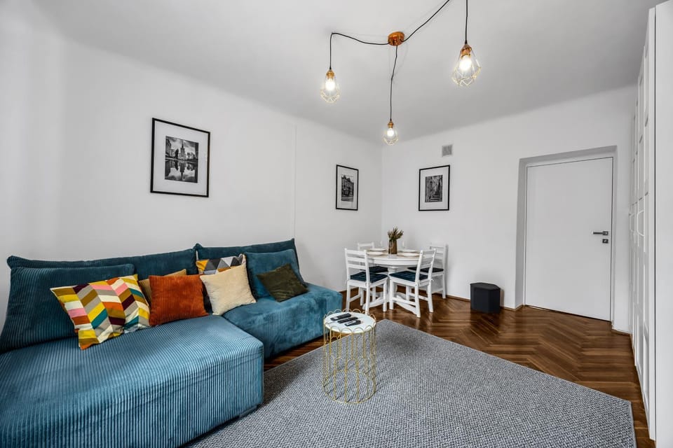 Bed, Living room, Photo of the whole room, Seating area
