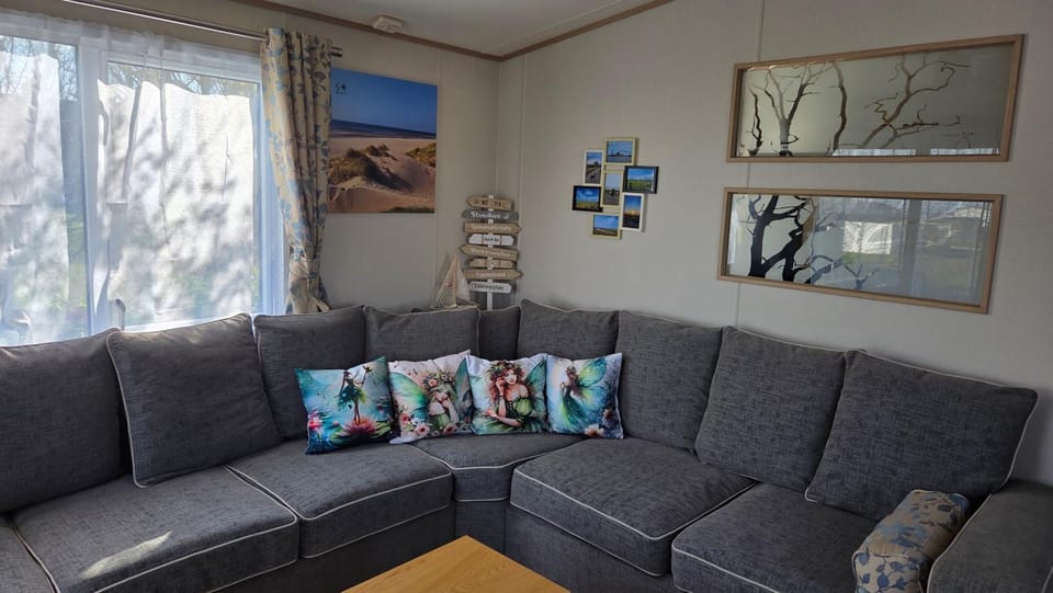 Living room, Seating area, furniture