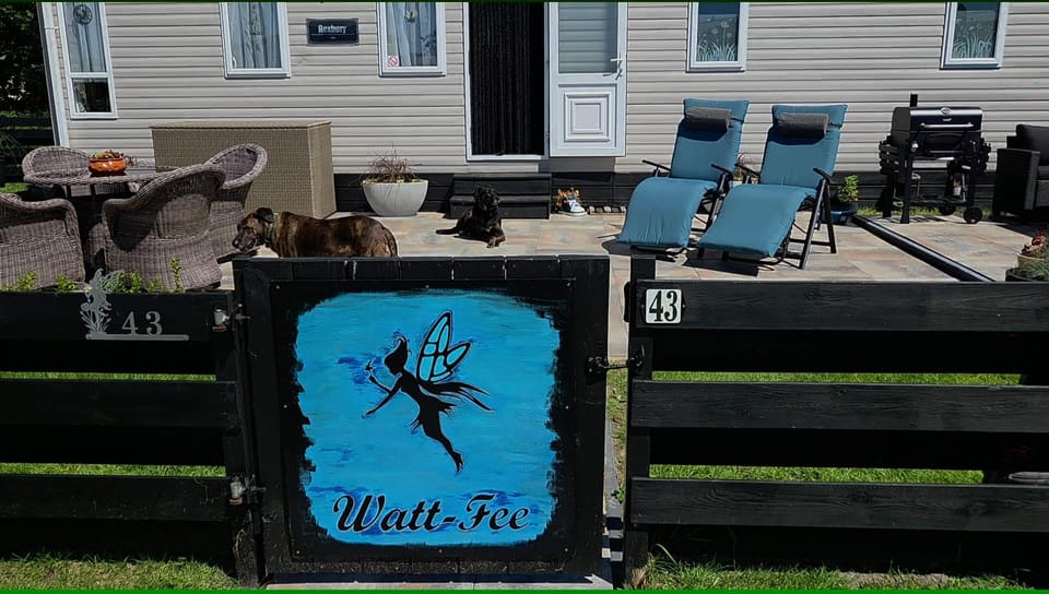 Property building, Property logo or sign, BBQ facilities, Garden, Balcony/Terrace, sunbed