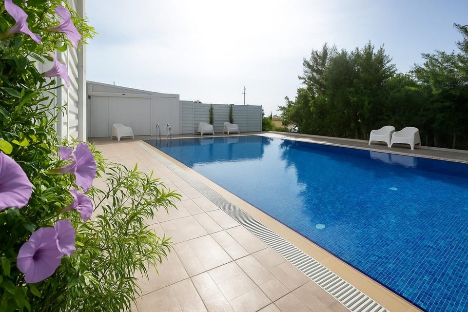 Larnaca Seaview Apartment with pool & parking Apartment in Larnaca